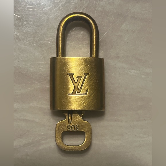 ***Authentic Louis Vuitton Lock and Key*** - Picture 2 of 5